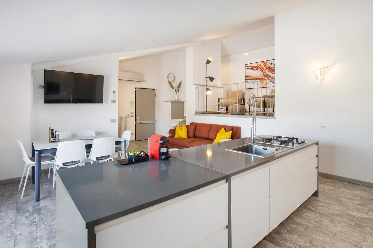 Luxury Penthouse/Pool/50M To Lake Μπαρντολίνο